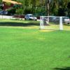 Campo da calcio con una porta.